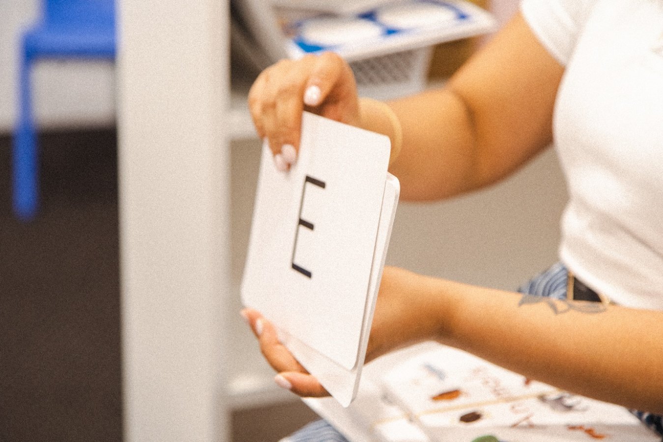 Prepare for Year 1 phonics check with Shichida - here a Shichida teacher is showing phonics flashcards