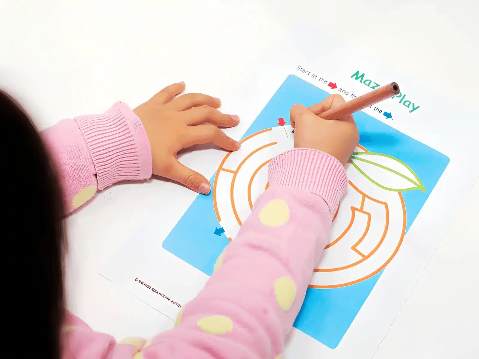 A child completes a maze in a Shichida class