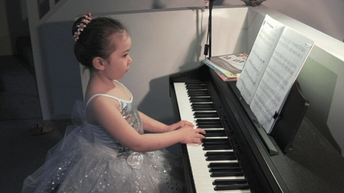 Julia, Amazing Memory Development with Shichida, playing piano